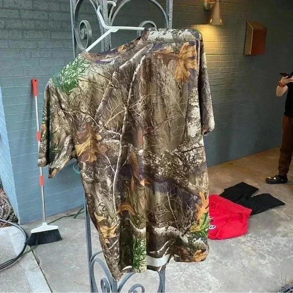 Tree camp Realtree polyester tee. - Picture 3 of 4